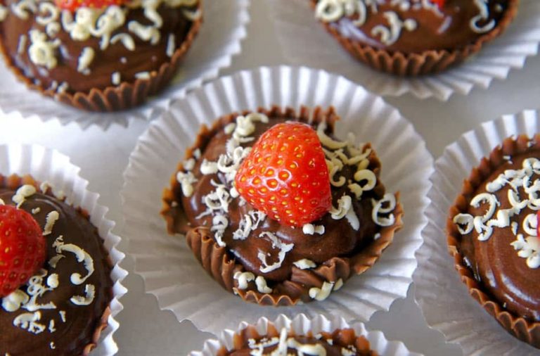 Erdbeer Schoko Muffins - lecker und schnell gebacken (Rezept)