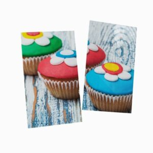 Wallario Herd-Abdeckplatte Bunte Muffins - alter Holztisch - Stillleben